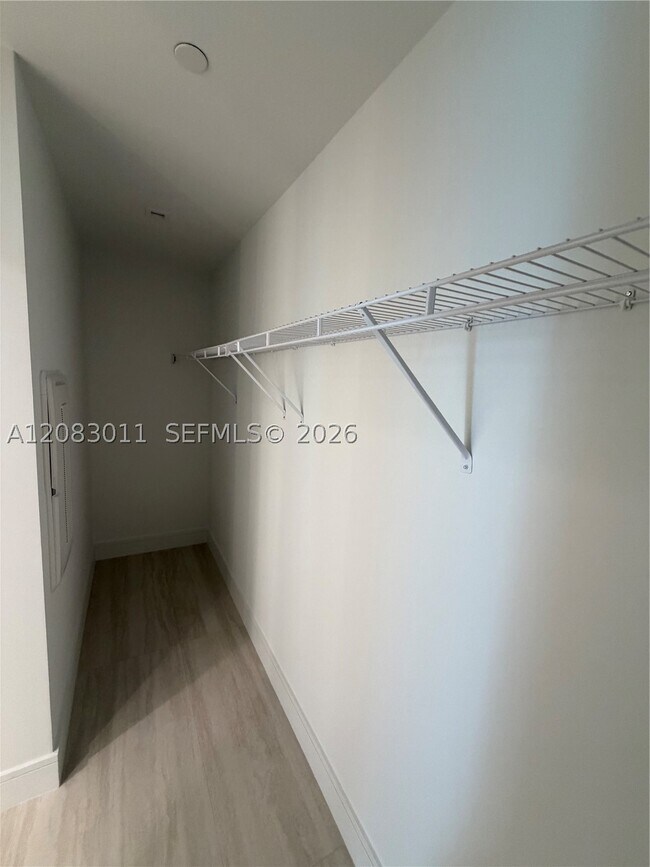 Building Photo - 2411 Laguna Cir