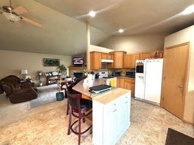 Building Photo - 2930 W Glenpark Dr