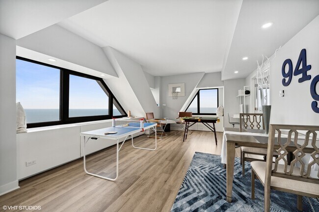 Building Photo - 175 E Delaware Pl