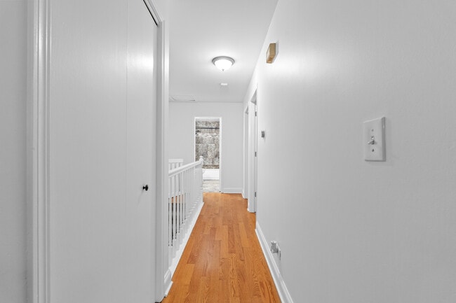 Building Photo - 564 Dean St