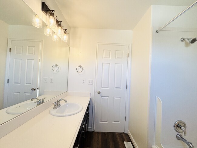 Building Photo - 1094 1825 W