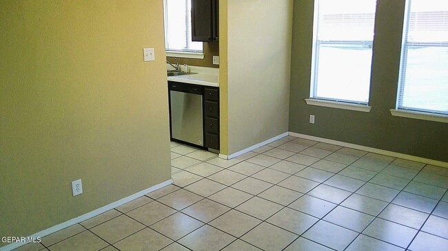 Building Photo - 1450 Plaza Roja Ct