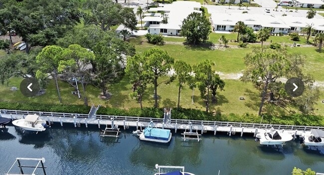 Building Photo - 214 Fair Winds Dr