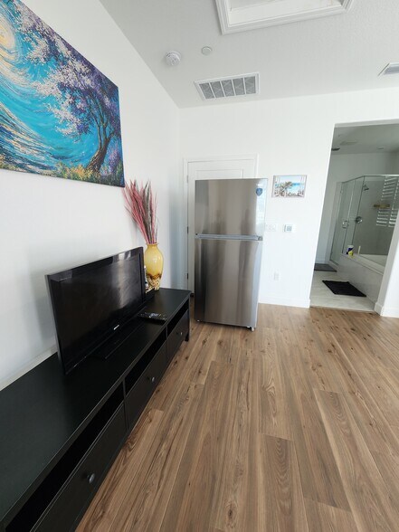 Building Photo - 4054 Azul Way