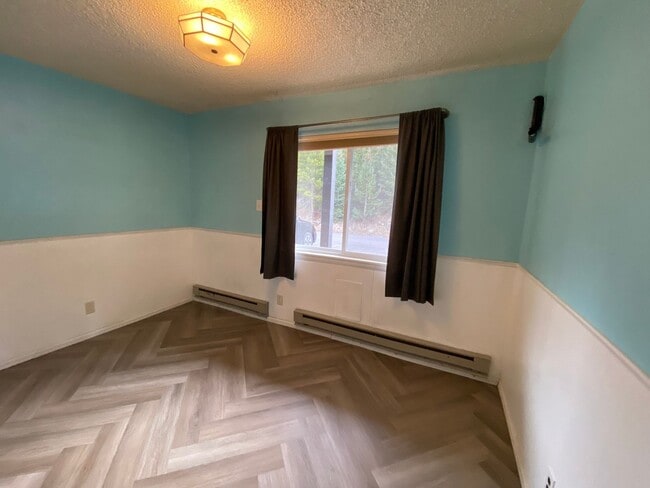 Building Photo - MOST AFFORDABLE: Blue River condo! Great l...