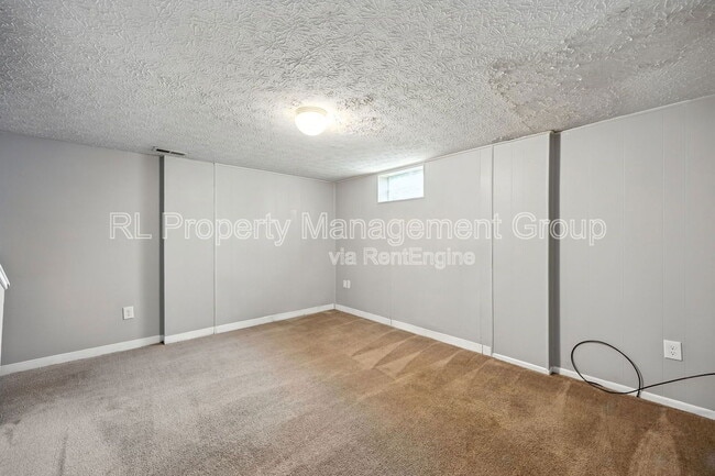 Building Photo - 1094 Farmlane Dr