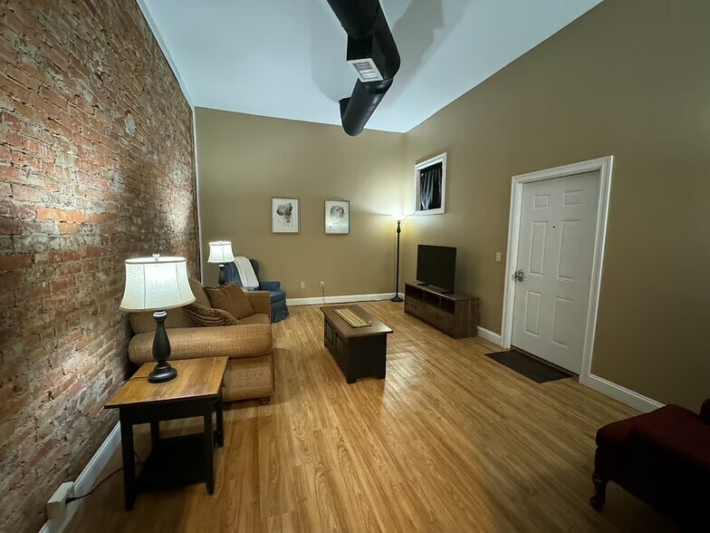 Building Photo - 75 Main St