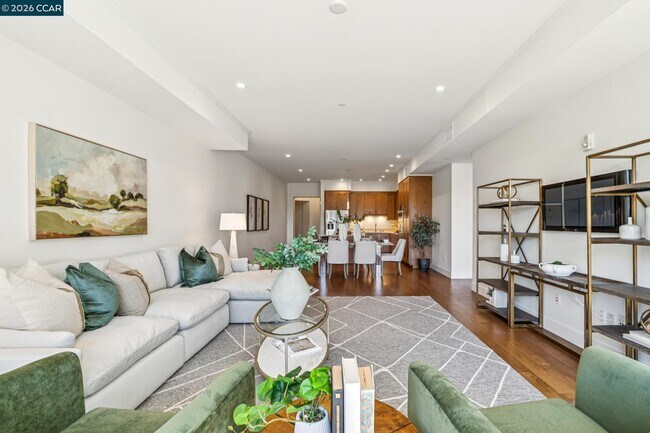 Building Photo - 1756 Cole Ave