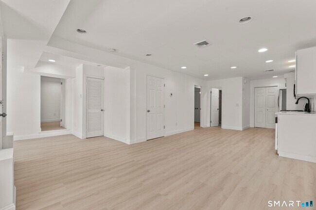 Building Photo - 64 Soundview Ave