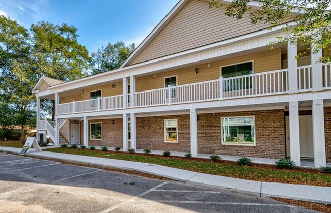 Building Photo - Move in Ready! Easy & Quick move-in process