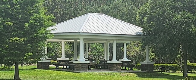 Picnic Area - 6739 Bluff Meadow Ct