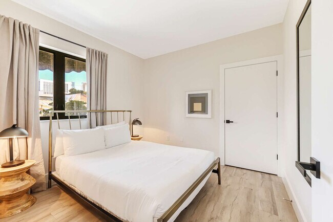 Building Photo - 3031 NE 4th Ave