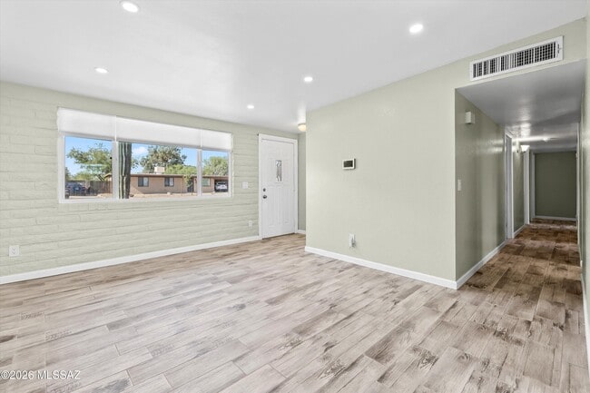 Building Photo - 3100 W Shumaker Dr