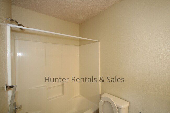 Building Photo - Move South!