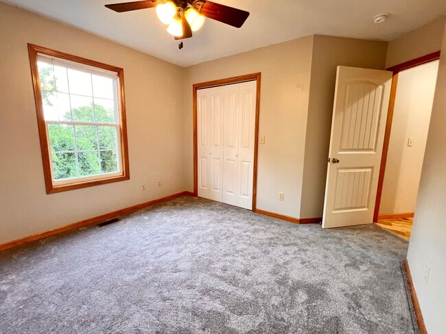 Building Photo - 359 Mt Branson Dr