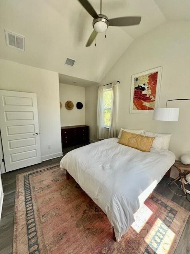Building Photo - PRE-LEASE - Heart of the City! 2 bedrooms,...