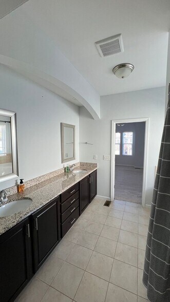 Building Photo - 421 Durants Neck Ln
