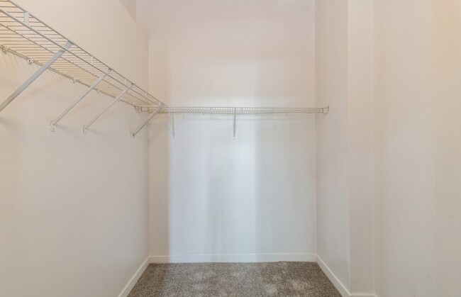 Building Photo - 1224 W Van Buren St