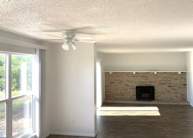 Building Photo - 122 Crawford Cir