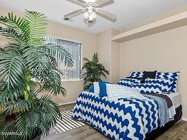 Master bedroom - 985 E Mingus Ave