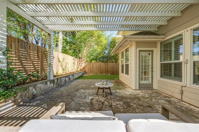 Building Photo - 2729 Kinney Oaks Ct