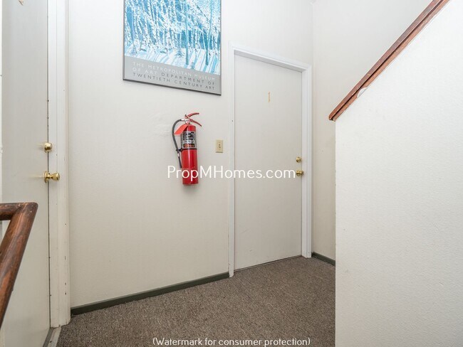 Building Photo - One Bedroom Hawthorne Apartment w/ Secure ...
