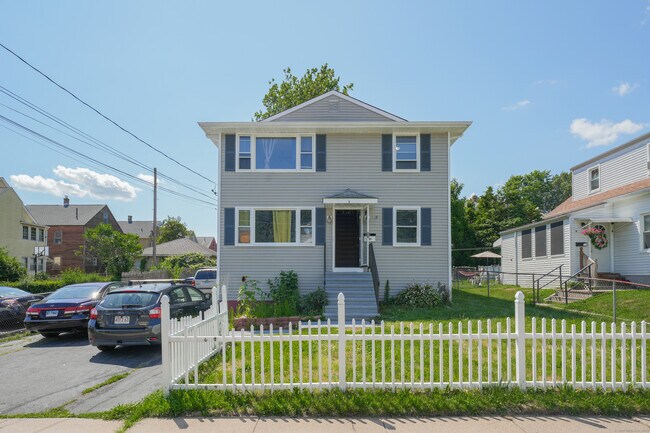 Primary Photo - 8 Albany Ave