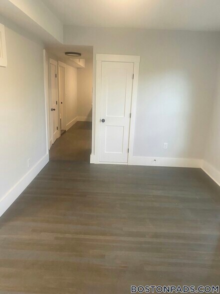 Building Photo - 118 Marginal St