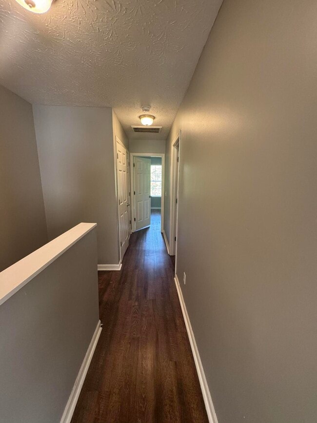 Building Photo - 210 Mousas Way