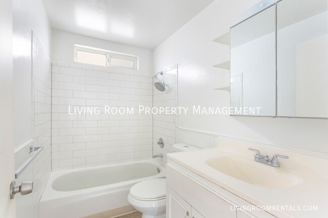 Building Photo - 1416 SE 32nd Pl