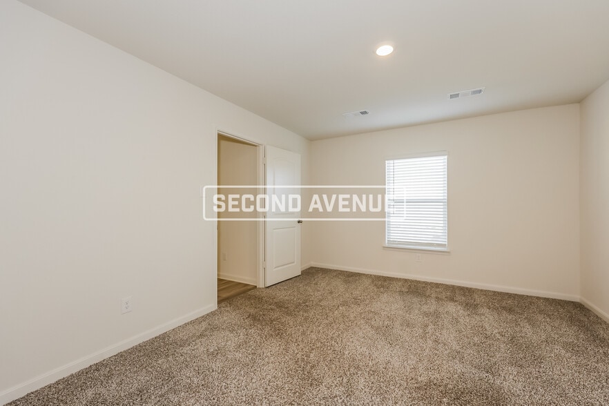 Building Photo - 327 Condie Russell Ave