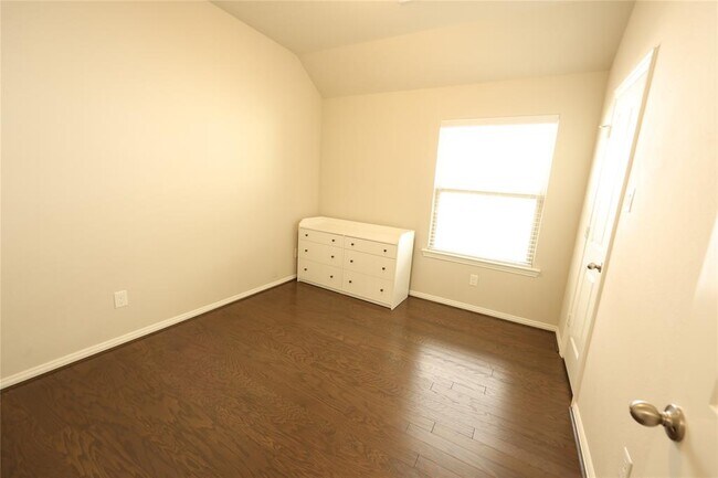 Building Photo - 2334 Falcon Brook Dr