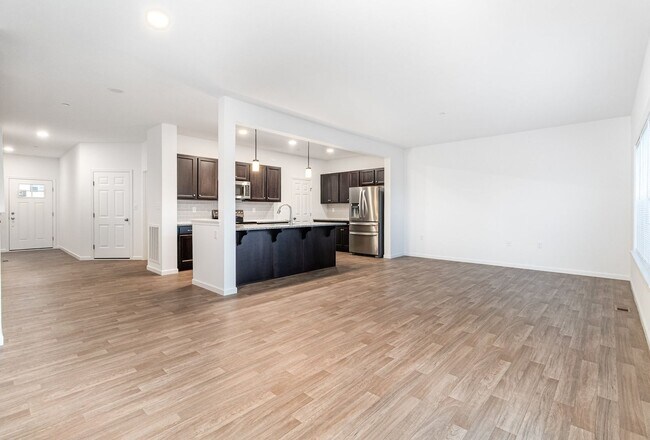 Building Photo - 7870 Briarwood Dr