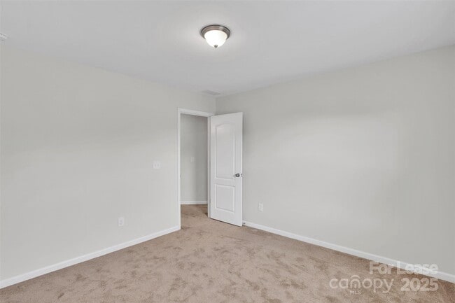 Building Photo - 3024 Kirkwall Ln