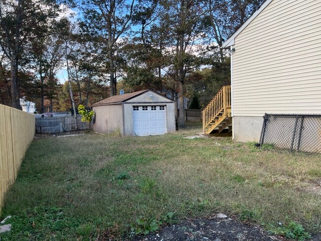 Building Photo - 31 Beach Ln