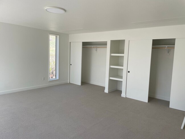 Building Photo - LUX 3BD, 3BA Foothills Home Only 5 Minutes...