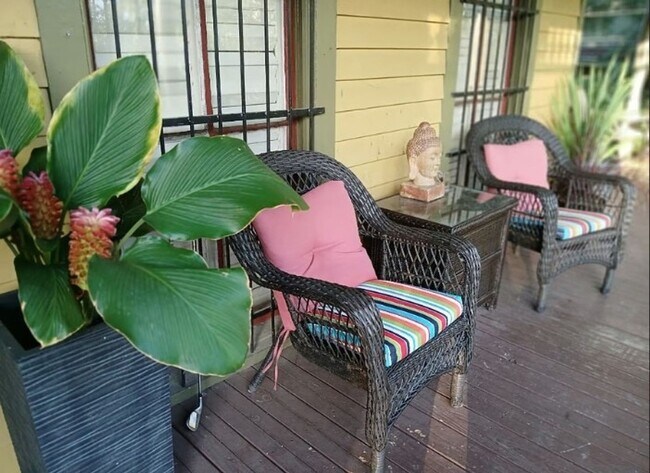 Building Photo - Charming 3BR House in Macon - Walk to Mercer Village and Tatnall Square Park!