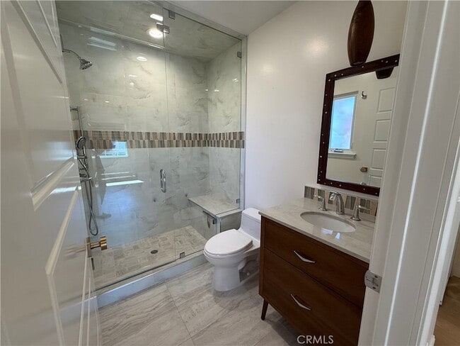 Building Photo - 940 Crestview Dr