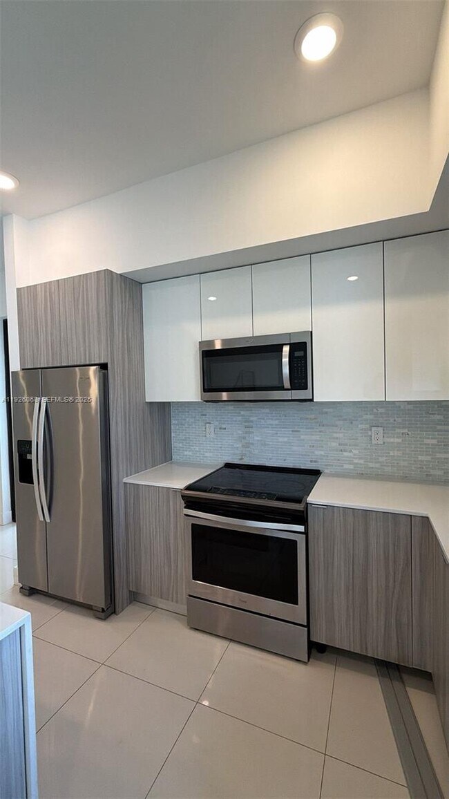 Building Photo - 10546 SW 118th Ave