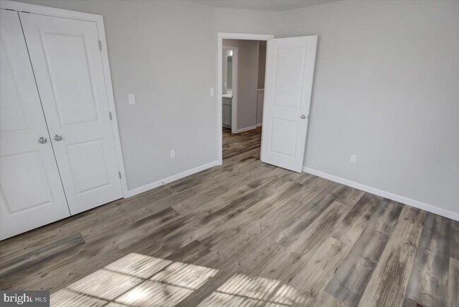 Building Photo - 30 W Dahlgren St