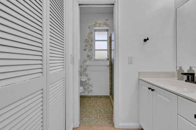 Building Photo - 313 NW 42nd St