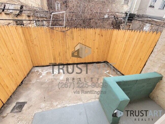 Building Photo - 2538 N Gratz St