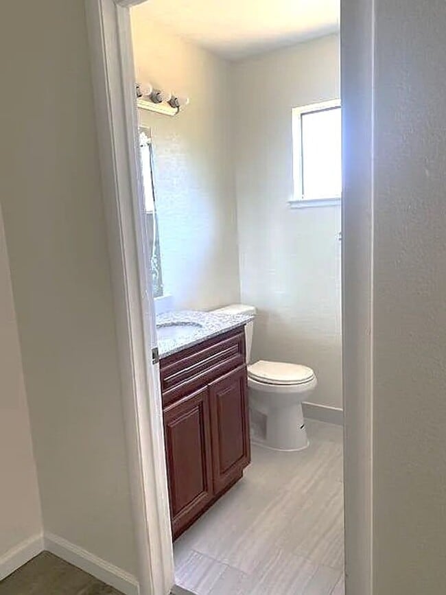 Building Photo - 4904 Summerwood Cir