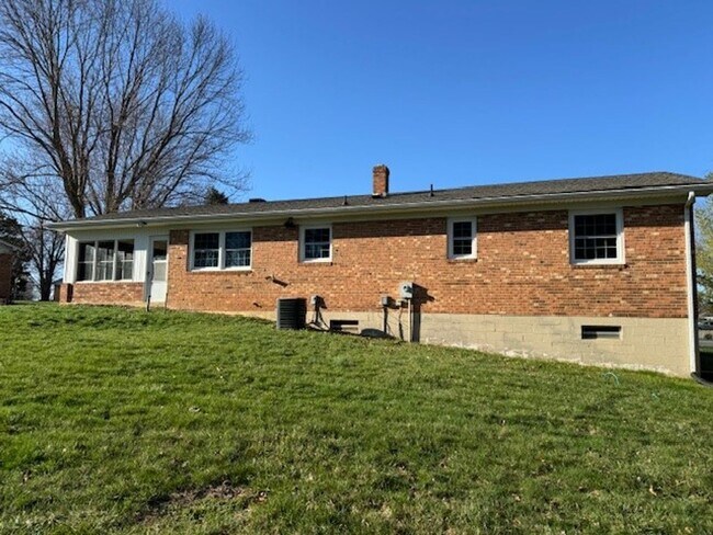 Building Photo - Home for rent in Weyers Cave