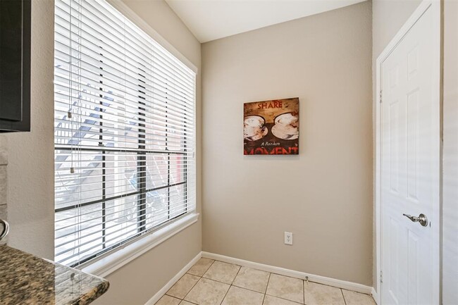 Building Photo - 2255 Braeswood Park Dr