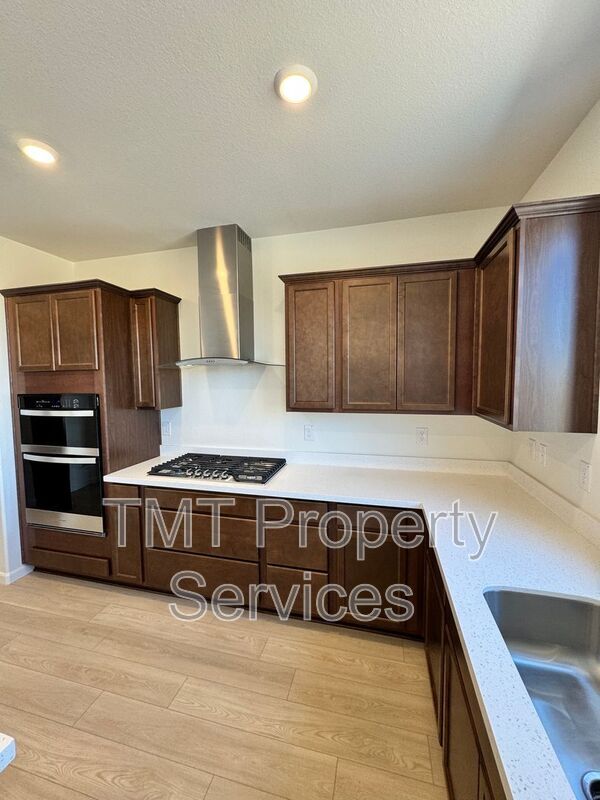Building Photo - 1372 Redford Wy