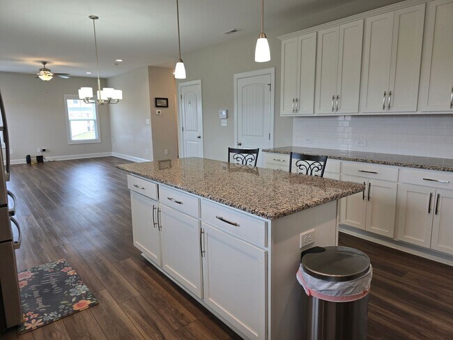 Building Photo - 1404 Friar Rock Cir