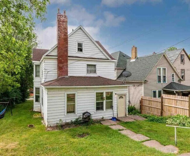 Building Photo - 2207 W 3rd St