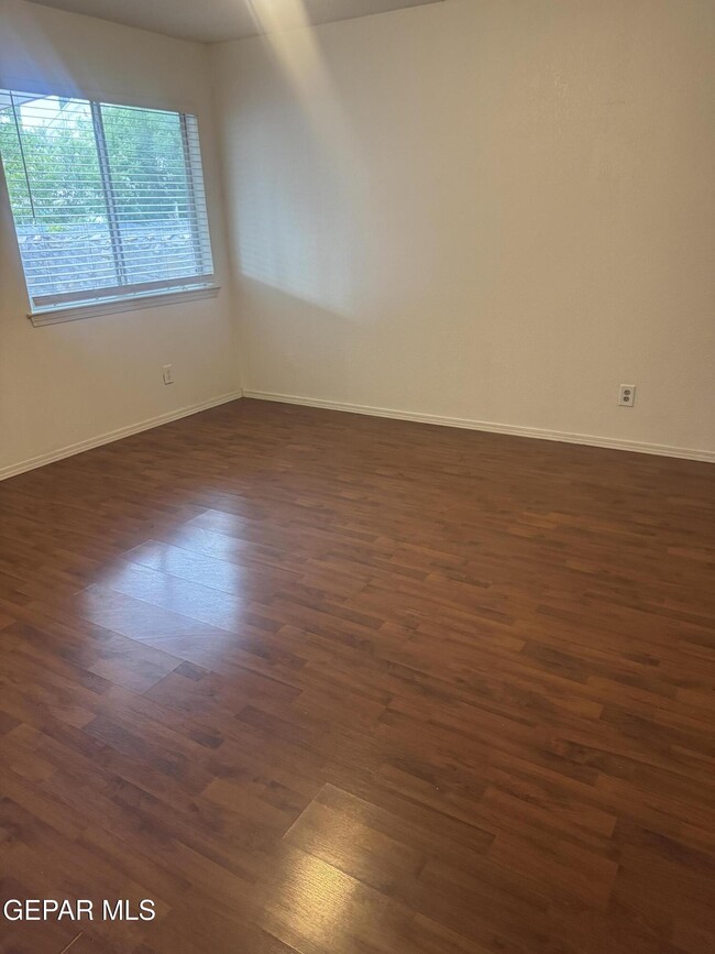 Building Photo - 3033 Tierra Humeda Dr
