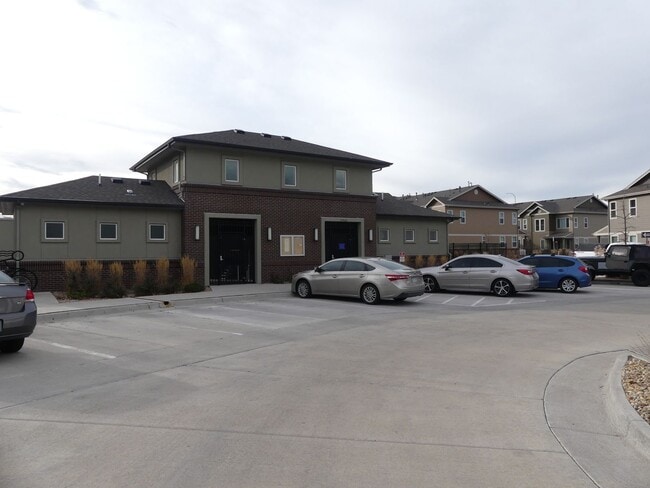 Building Photo - 3 Bedrooms! Close to the Mountains! 2 Car ...